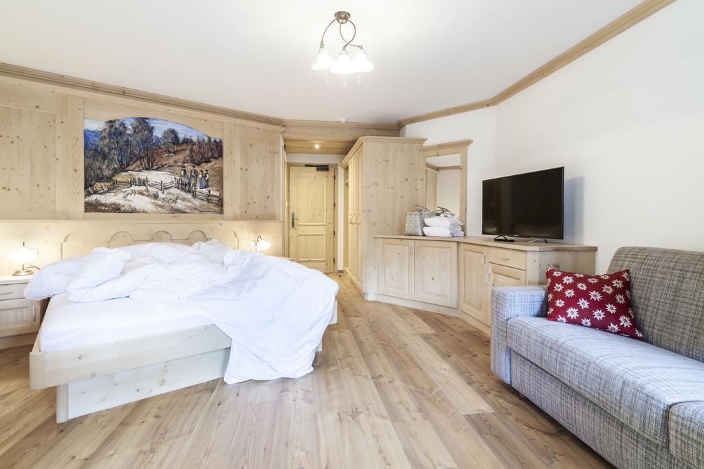 Dorfhotel Beludei Santa Cristina Val Gardena Стая снимка