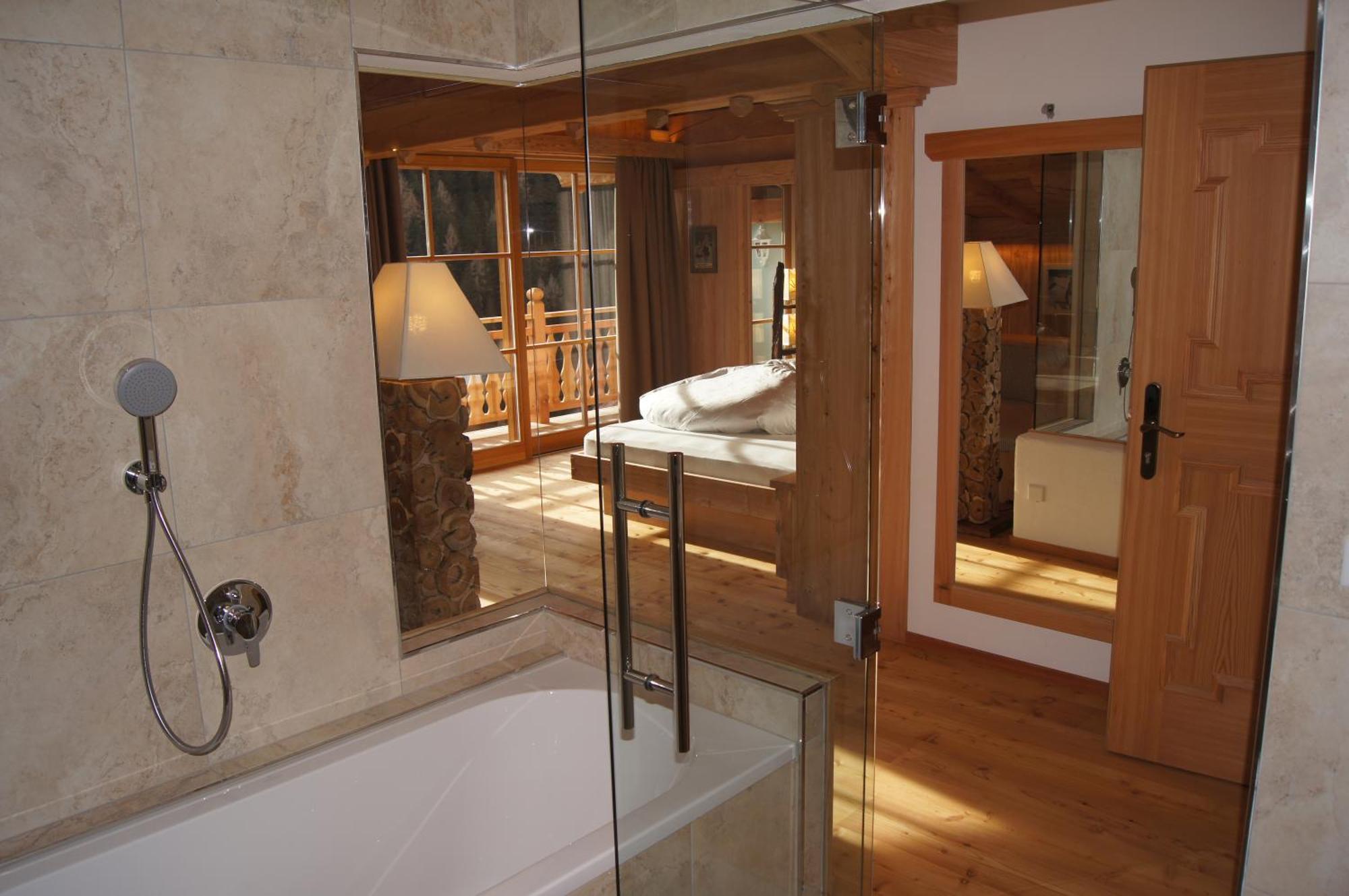 Dorfhotel Beludei Santa Cristina Val Gardena Стая снимка